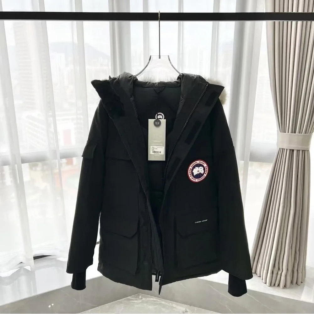 Canada Goose Men's Coat，Very comfortable to wear